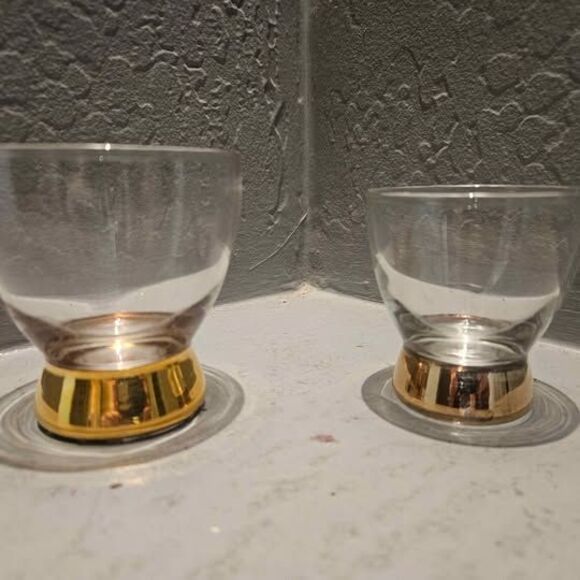 Set of 2 Gold Bottomed Cocktail Glasses - Picture 4 of 10